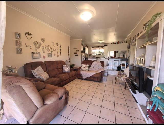 3 BEDROOM HOUSE FOR SALE IN FRAAIUITSIG